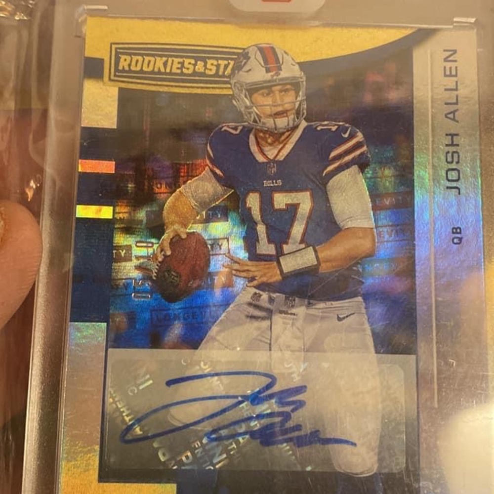 Josh Allen Autographed 2018 Panini Rookie Star card #105
